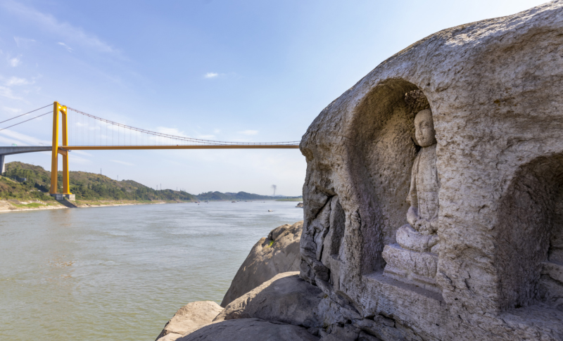 BUDDHIST STATUES ALONG THE YANGTZE RIVER. PHOTO: CHINA NATIONAL RADIO