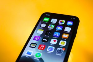 Jasa menjual screenshot iPhone marak di TikTok dan Twitter karena popularitas fiksi alternate universe