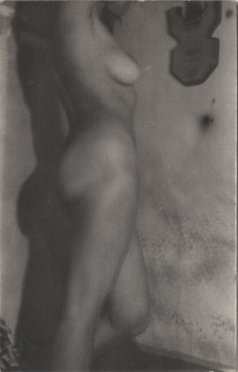 nuduri comunism romania fotografie nud femei vremea nicolae ceausescu perete