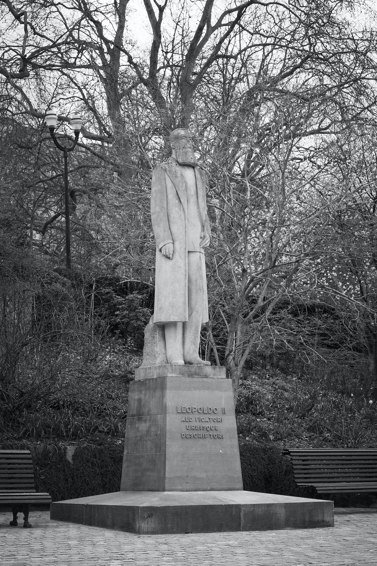 2021_HowTo_Ixelles_JardinDuRoiLeopoldIIStatue_03.jpg