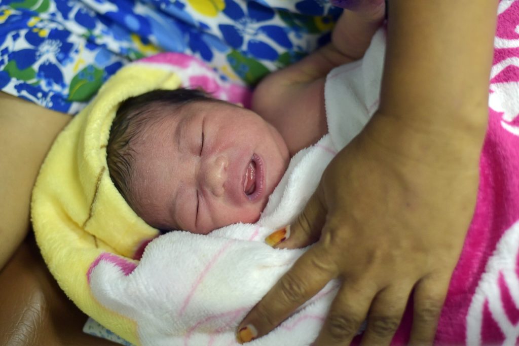 Lelaki Bogor Berjuluk ‘Ayah Sejuta Anak’ Ditahan Polisi Karena Bisnis Adopsi Ilegal