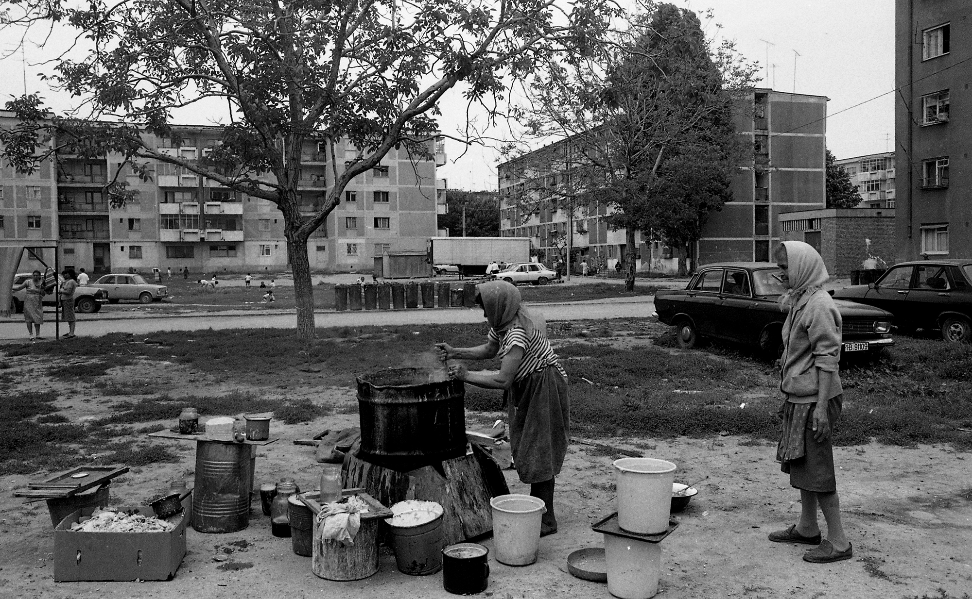 bucuresti anii 90 fotografii romania dupa revolutie democratie ceaun