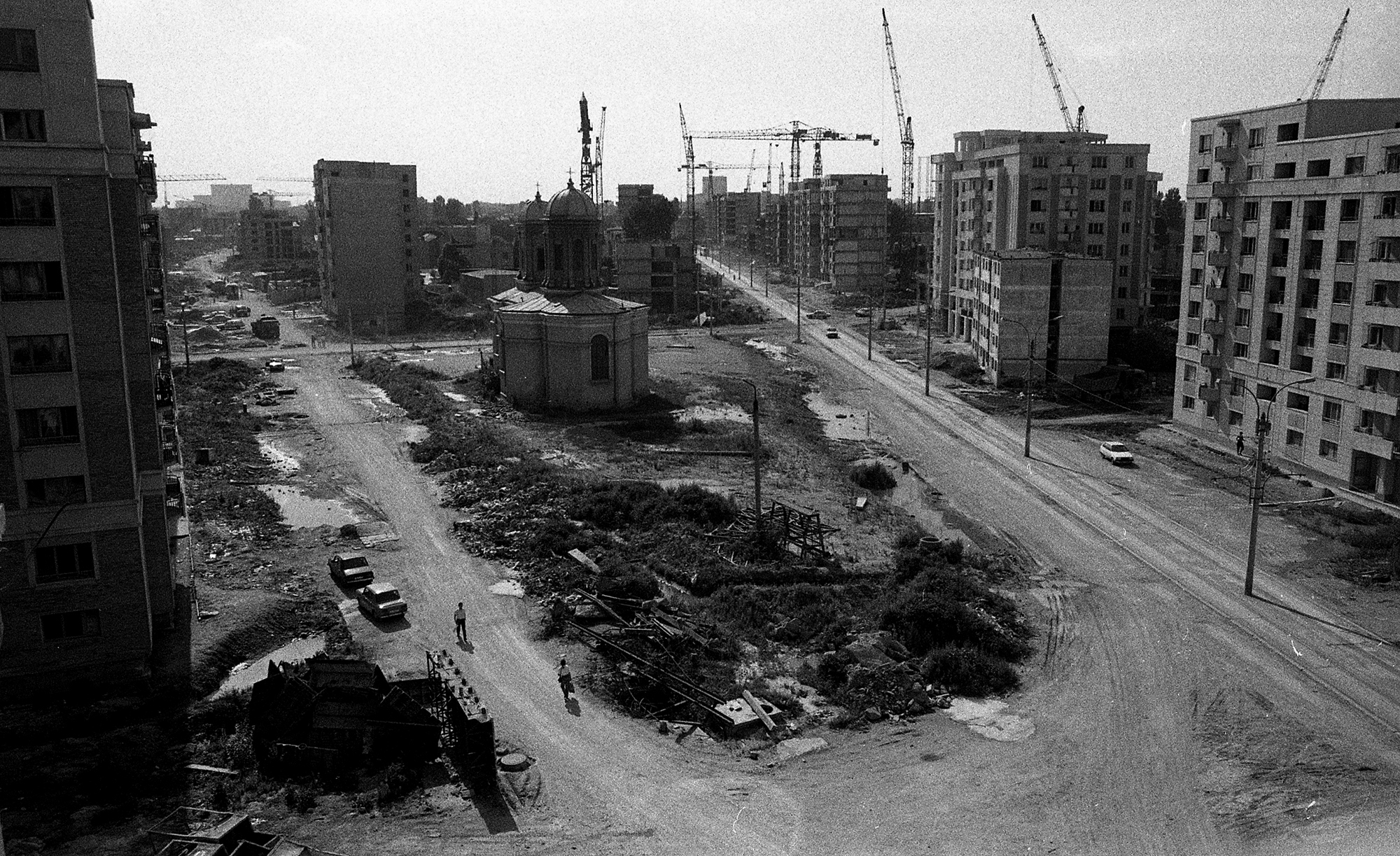 bucuresti anii 90 fotografii romania dupa revolutie democratie constructii