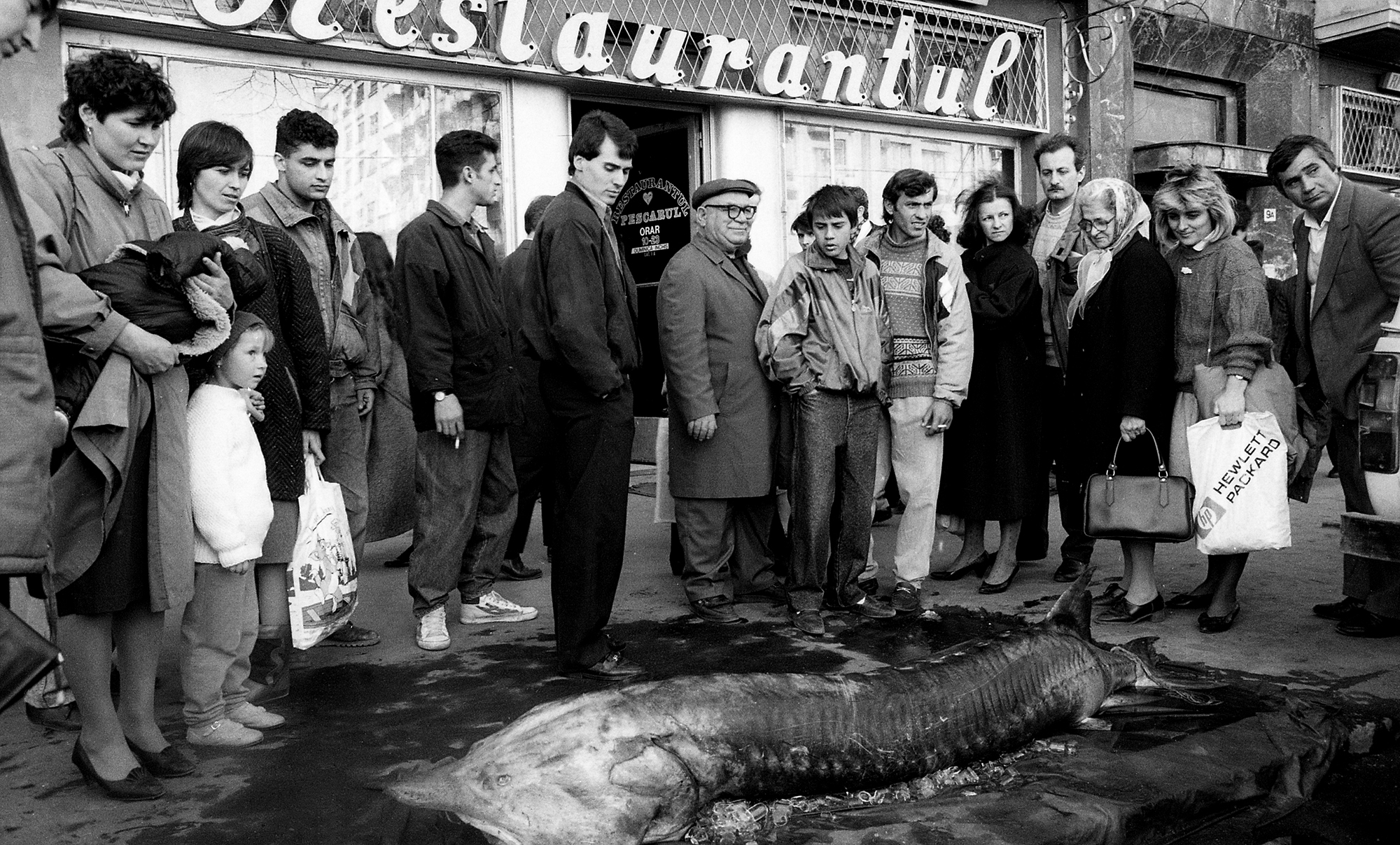 bucuresti anii 90 fotografii romania dupa revolutie democratie restaurant