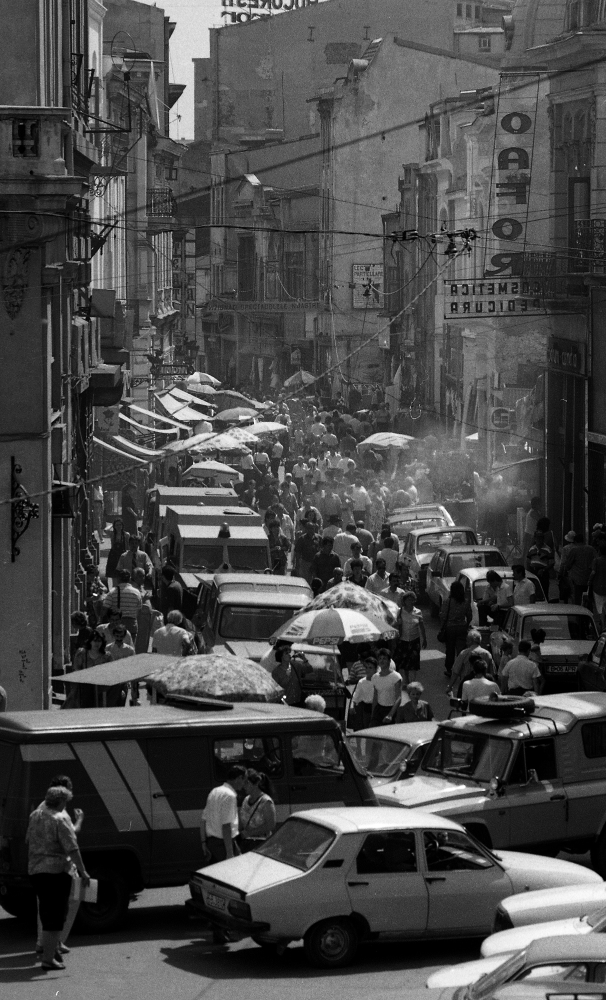 bucuresti anii 90 fotografii romania dupa revolutie democratie lipscani