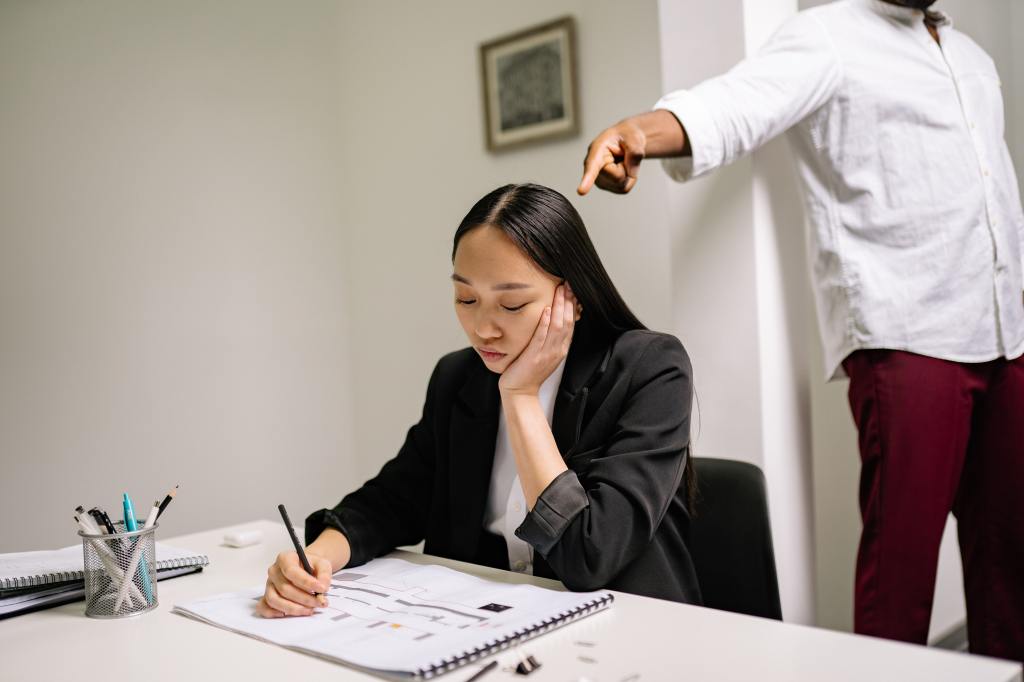 Ini Panduan Jika Bos Sengaja Bikin Kalian Tak Betah Agar Resign dari Kantor