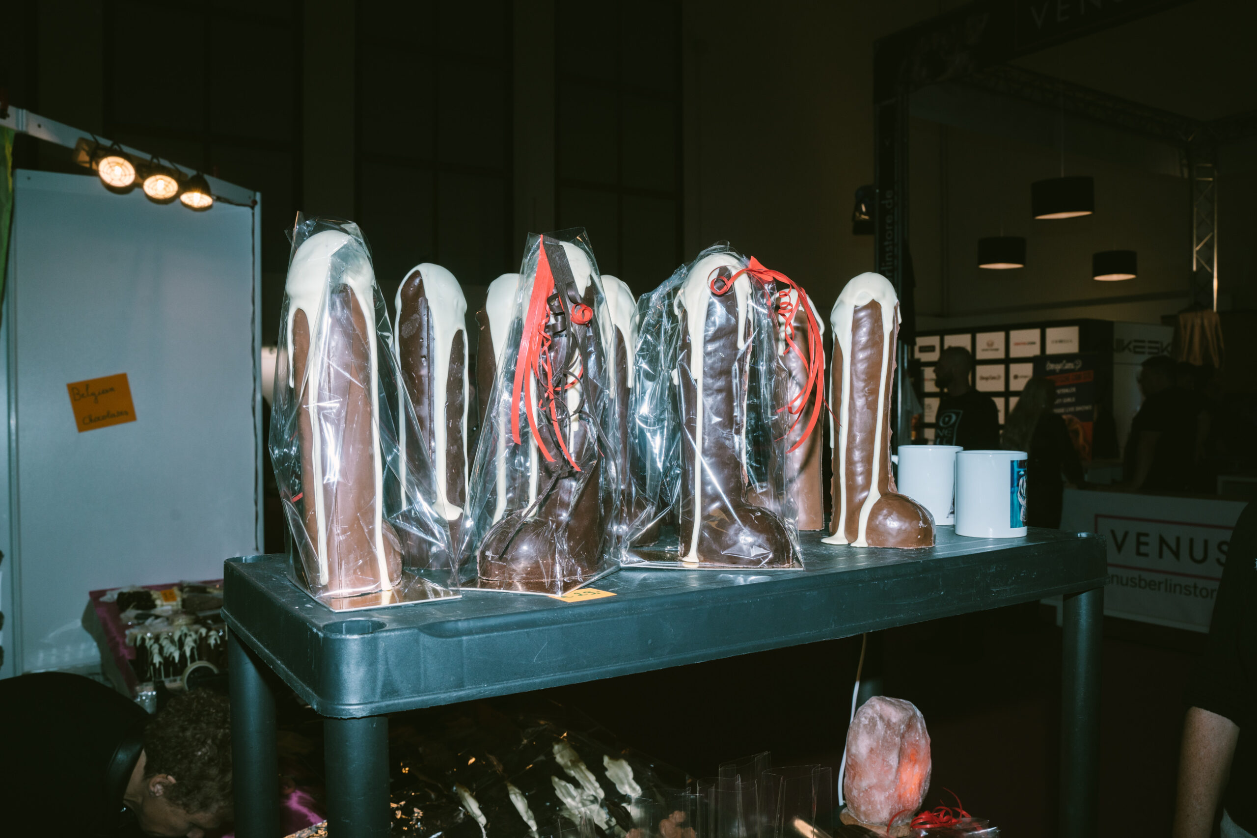 jucarii sexuale dubioase de la targ erotic