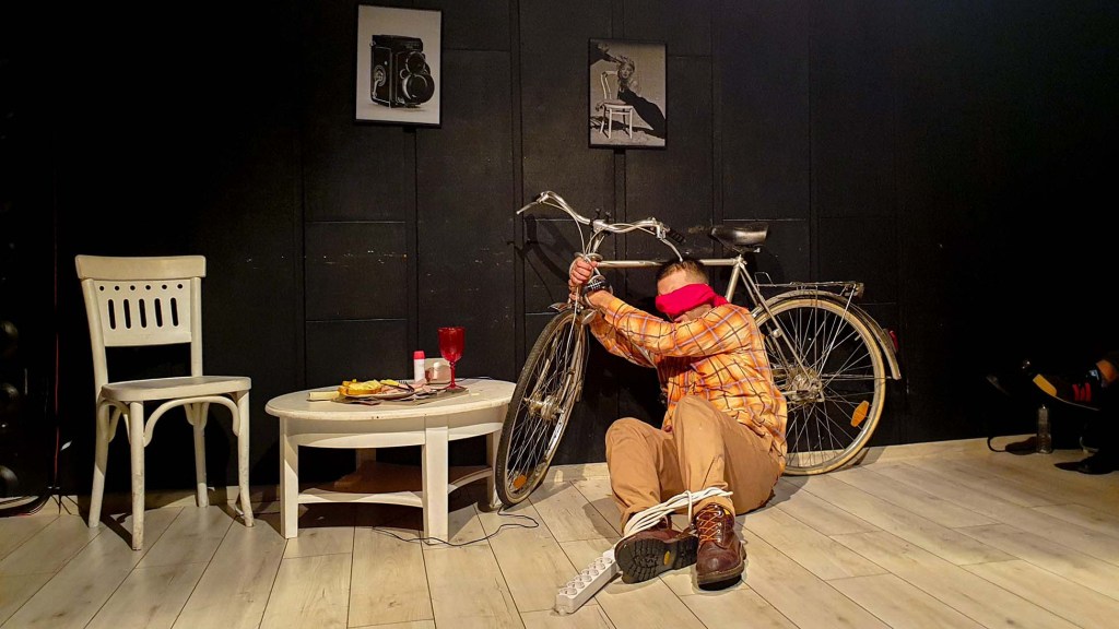 Piesa de teatru care m-a făcut să mă gândesc cum aș minți pentru un prieten care a ucis pe cineva