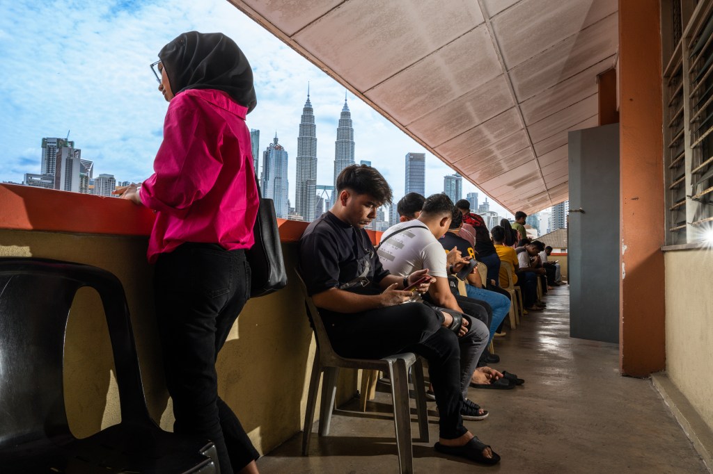 Malaysia Sees Far-Right Islamists Rise as Election Ends in Hung Parliament