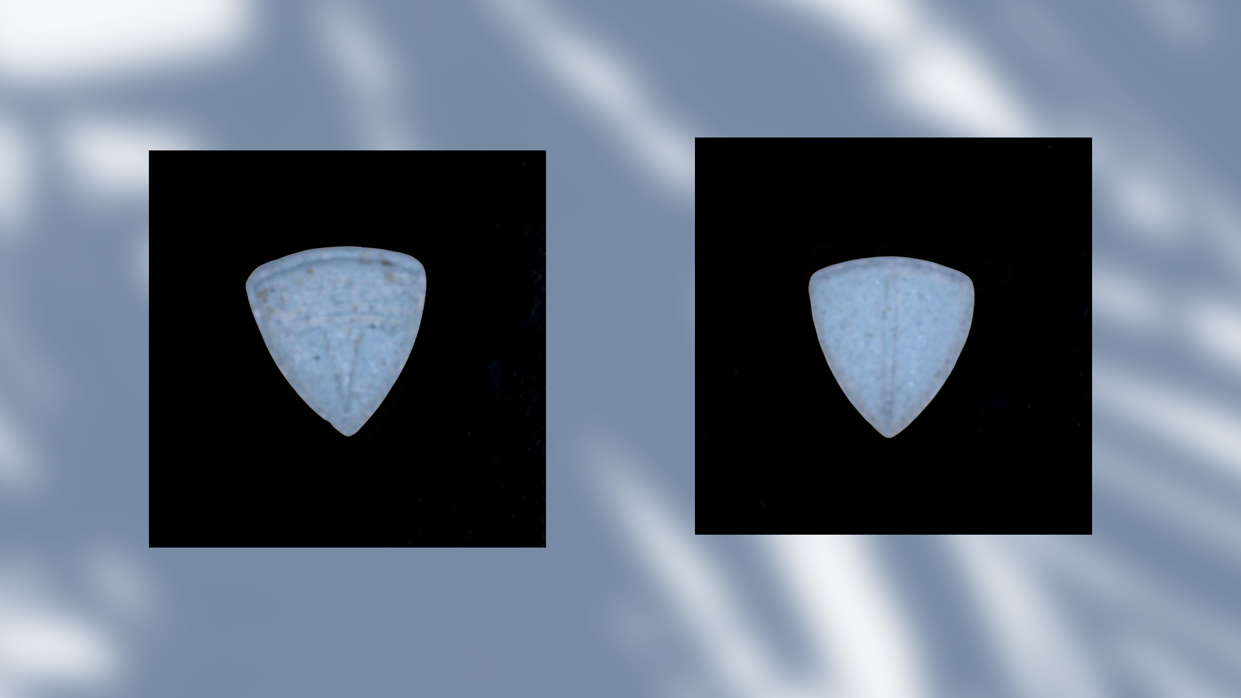 Eine hellblaue Pille in Form des Teslalogos