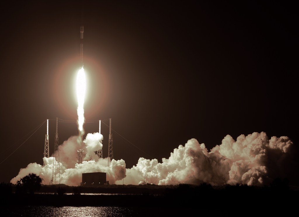 Elon Musk Masih Tambah Bisnis Baru, SpaceX Siap Luncurkan Satelit Layani Militer