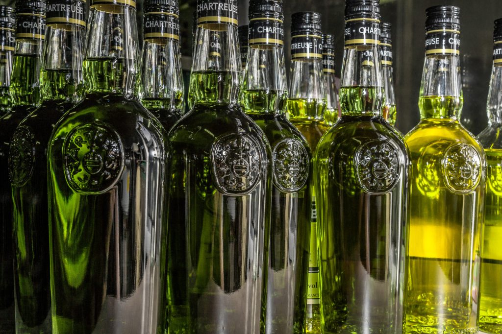 La ricetta di questo liquore famoso è conosciuta solo da tre monaci nel mondo