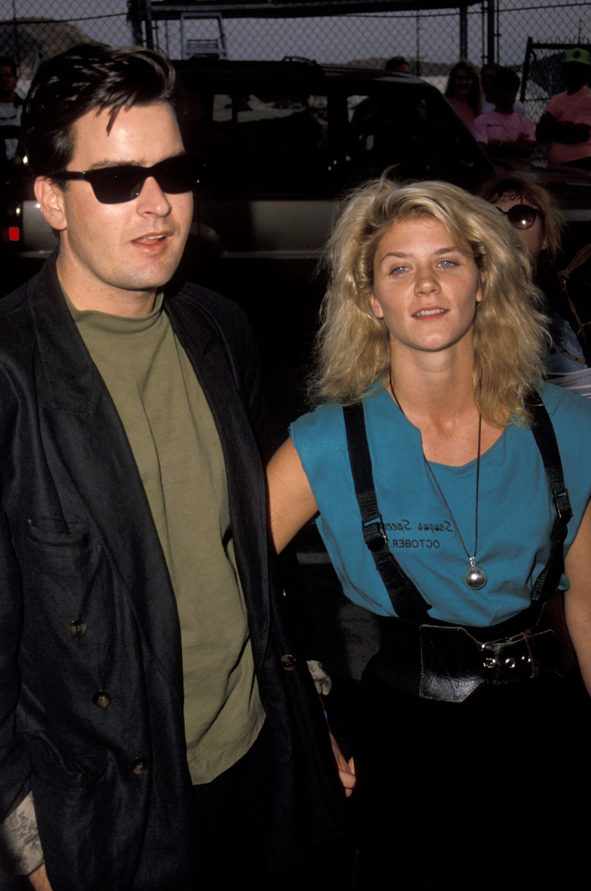Charlie Sheen e Ginger Lynn al circuito di corse Saugus Speedway, 1990.