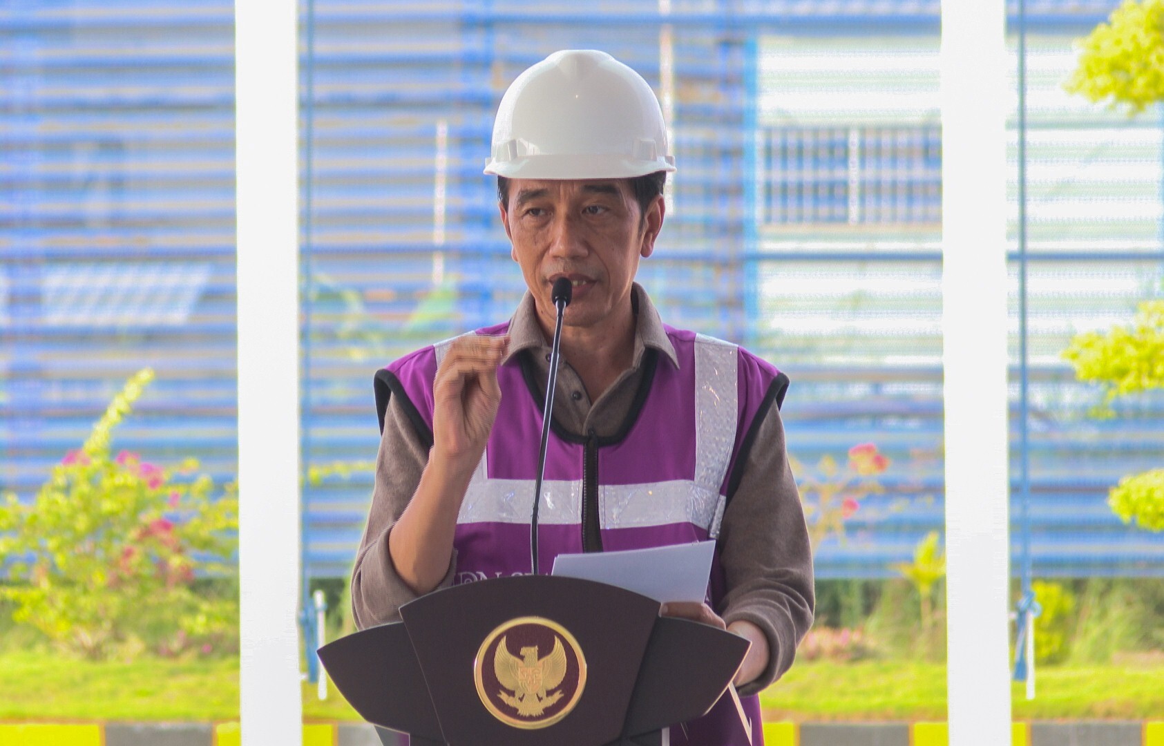 Presiden Joko Widodo menghadiri acara peresmian PT Gunbuster Nickel Industry di Morowali Utara, Sulawesi Tengah, pada Desember 2021. Foto: Xinhua via Getty Images