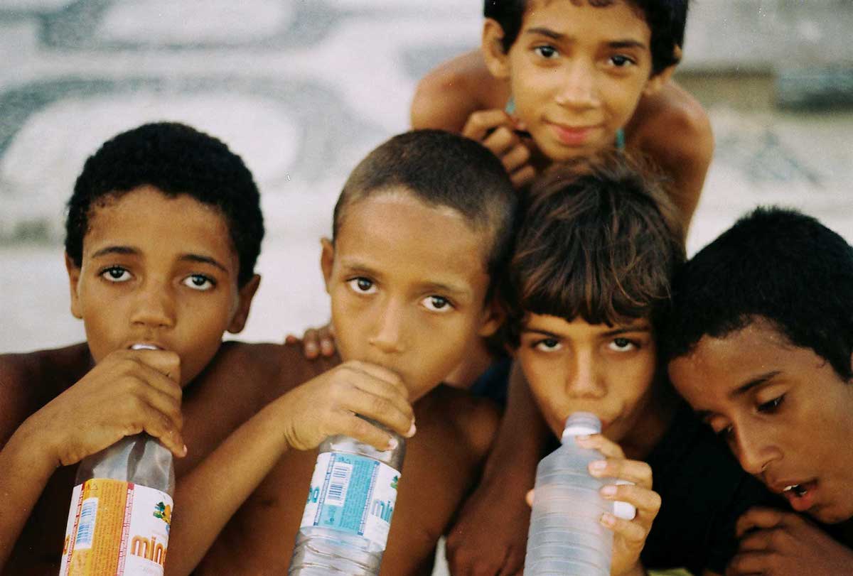 boysglue-Chantal-James. boys sniffing glue in ipanema jpg.jpg