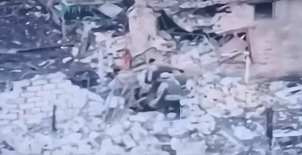 Wagner prestaje da regrutuje robijaše, pošto je izronio snimak u kome prebijaju oficira lopatom