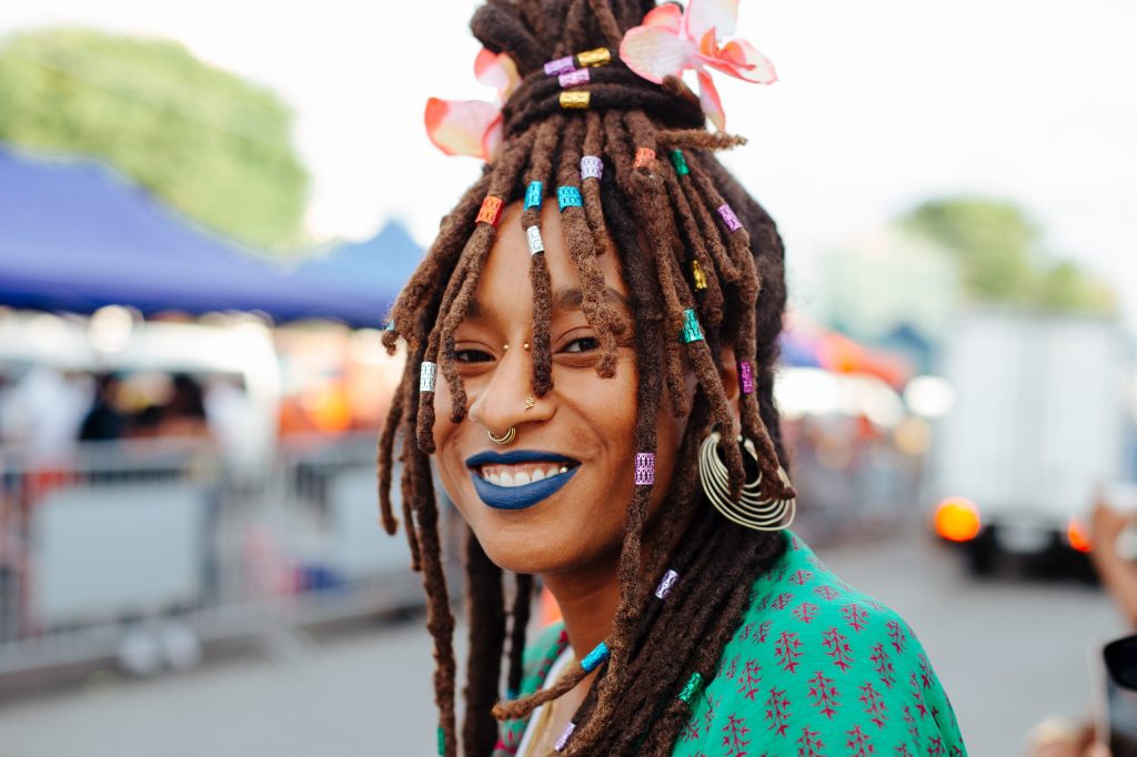 Karnaval vieren op Curaçao met activist, choreograaf en feestorganisator Naomie Pieter
