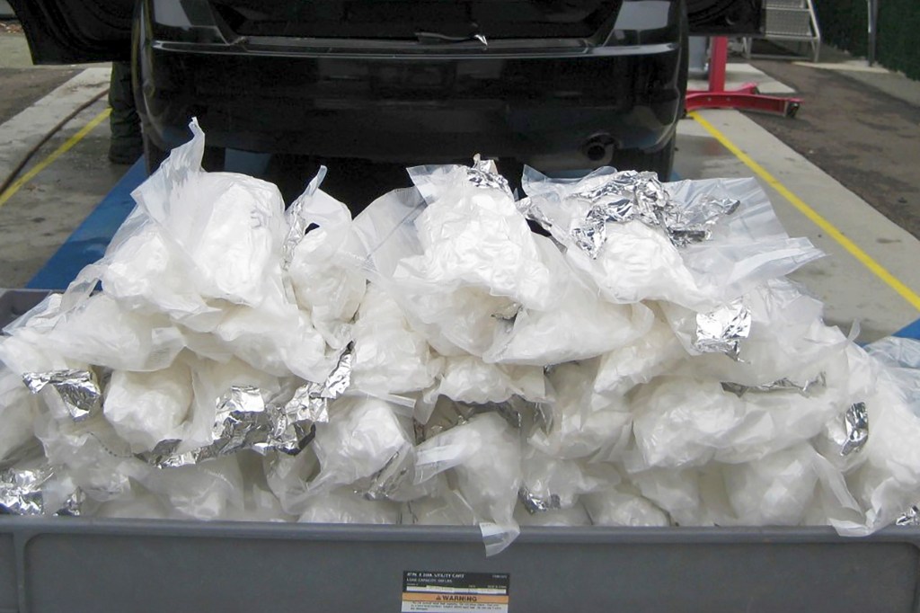 Μυστικοί Αστυνομικοί Πούλησαν 27 Κιλά Meth σε Dealer και τους Ξέφυγε