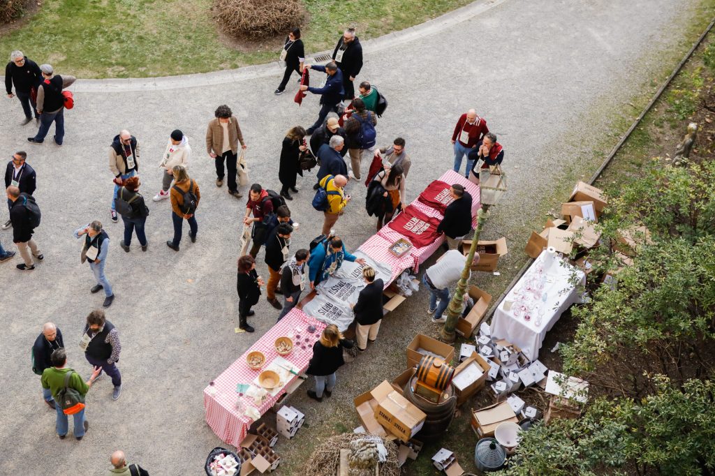 Come questo distributore ha cambiato il mondo del vino naturale in Italia