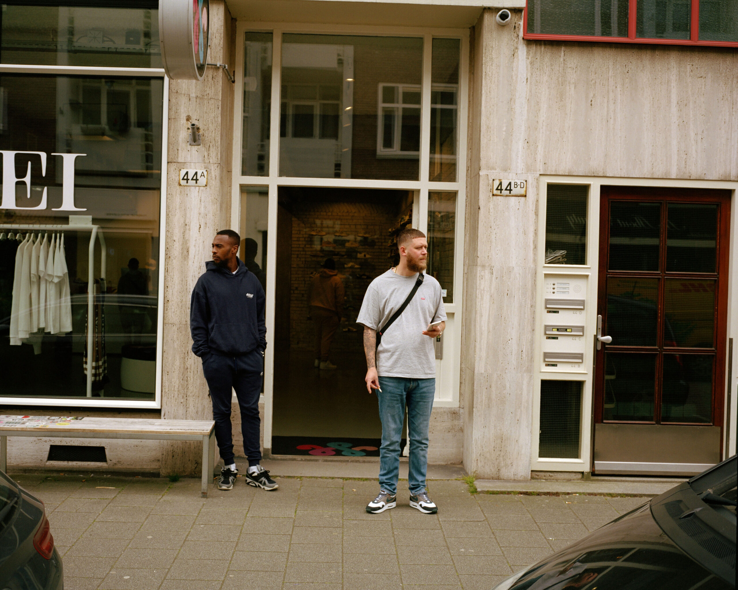 John de manager en Cor