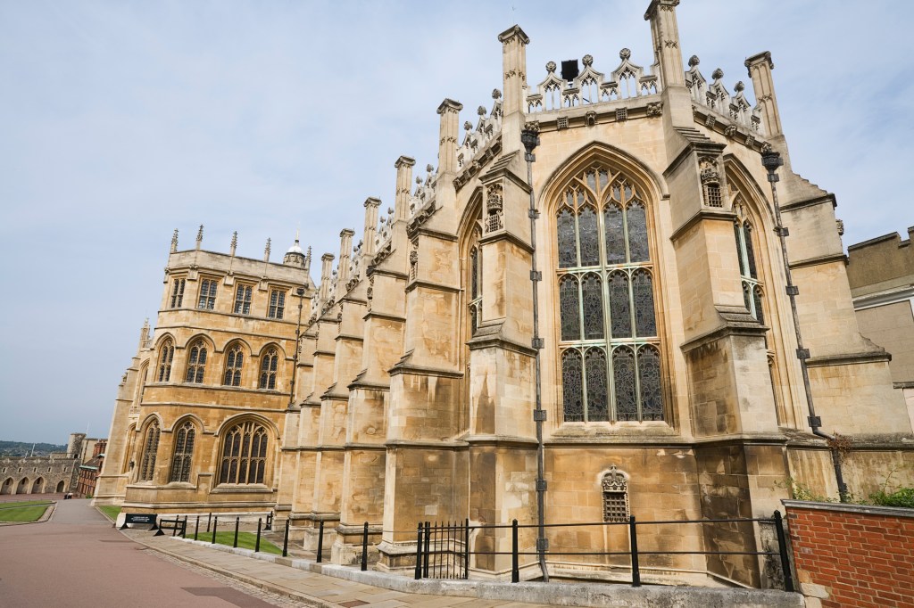 Man Who Tried to Kill Queen With Crossbow Encouraged By AI Chatbot, Prosecutors Say
