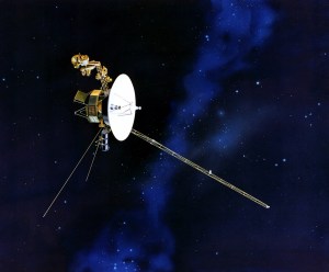 1306px-Voyager_spacecraft (1)