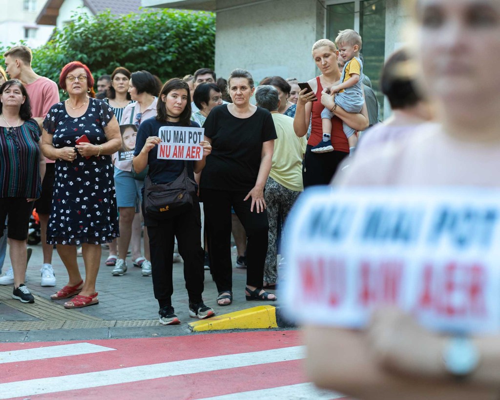 La protestul din Botoșani după moartea Alexandrei am înțeles cum România te ucide cu zile