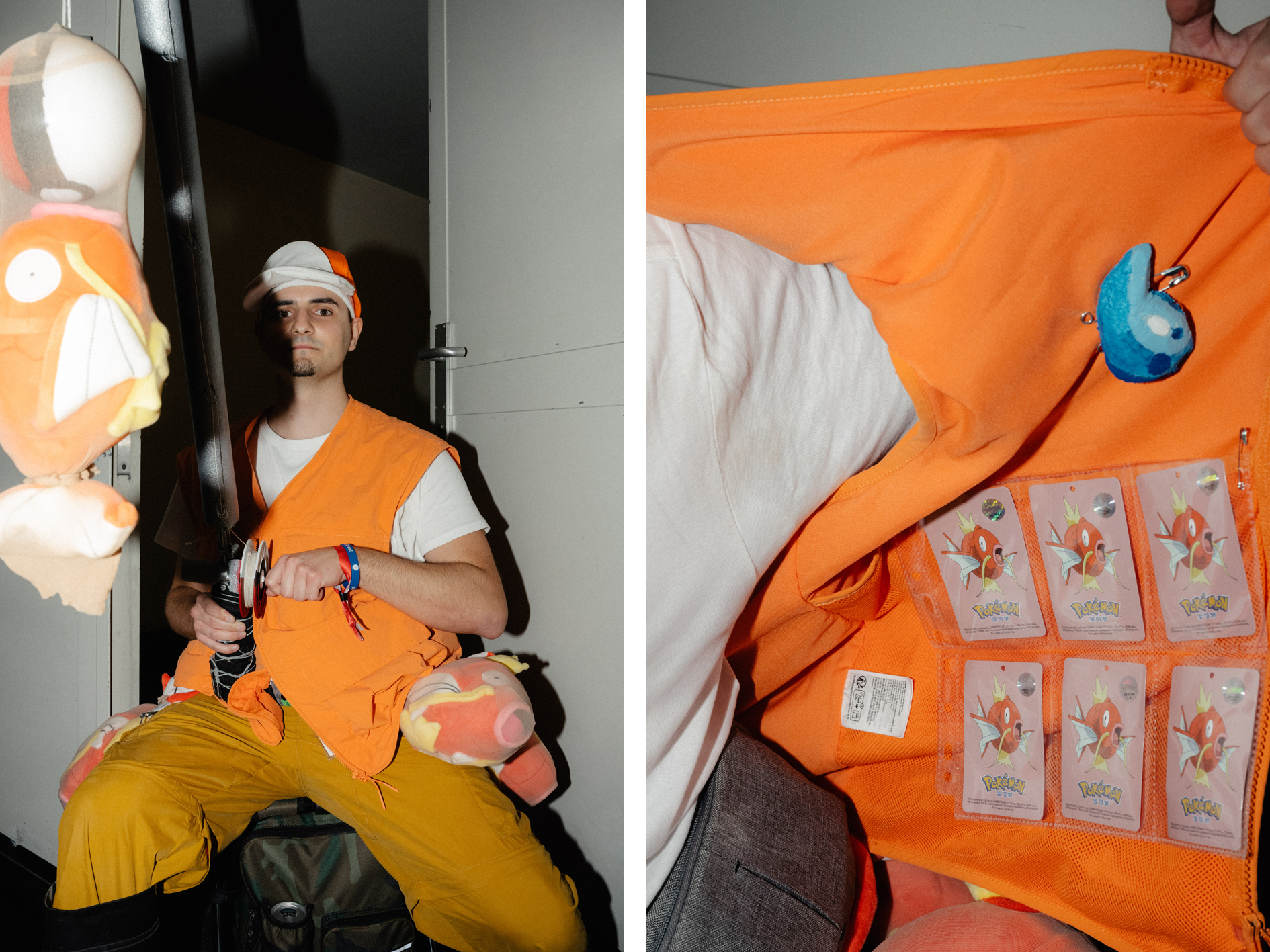 Links: Ein Mann mit orangener Weste und einer weiß-orangenen Cap hält eine Angel mit einem Plüschfisch. Rechts: Sechs Pokemonkarten auf der Innenseite einer orangefarbenen Weste
