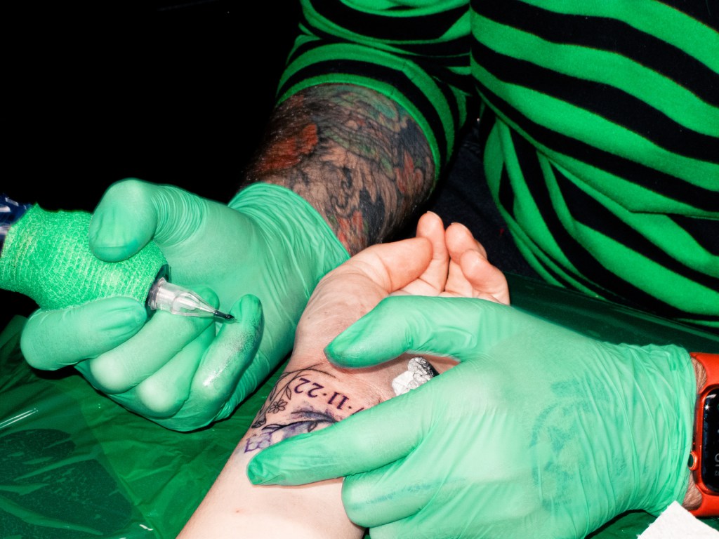 Foto’s van superslechte tatoeages en wat ervoor in de plaats kwam