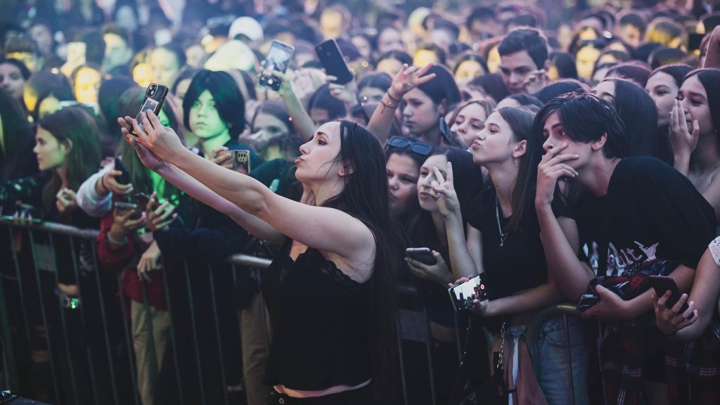 Am vorbit cu Gen Z români despre muzică și ce-au zis îți cam spulberă prejudecățile