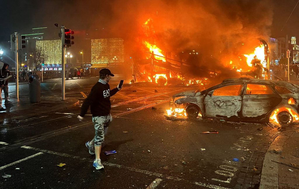 Anti-Migrant Rioters Rampage Through Dublin After Knife Attack on Children