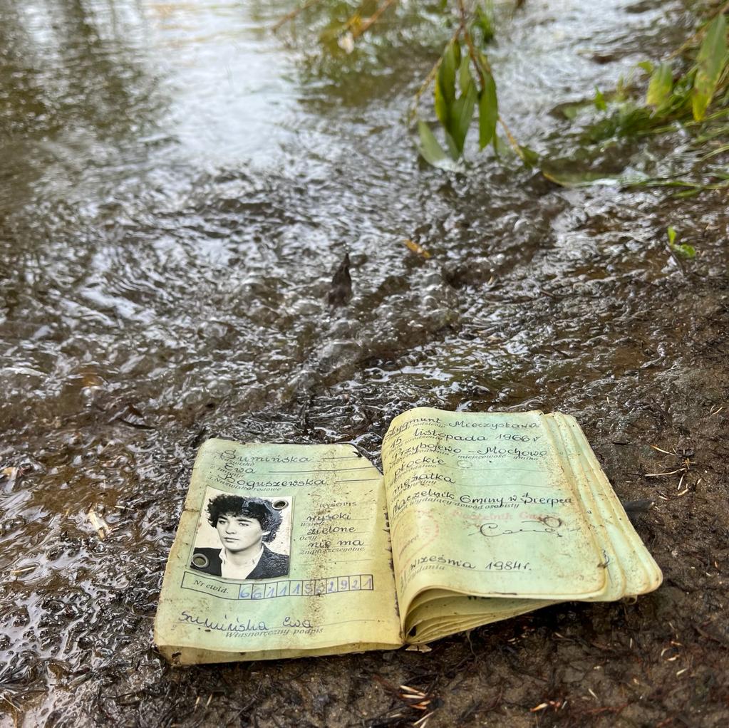 Het paspoort uit 1984, beeld door Suzanne en Sanne van Venlo Schoon