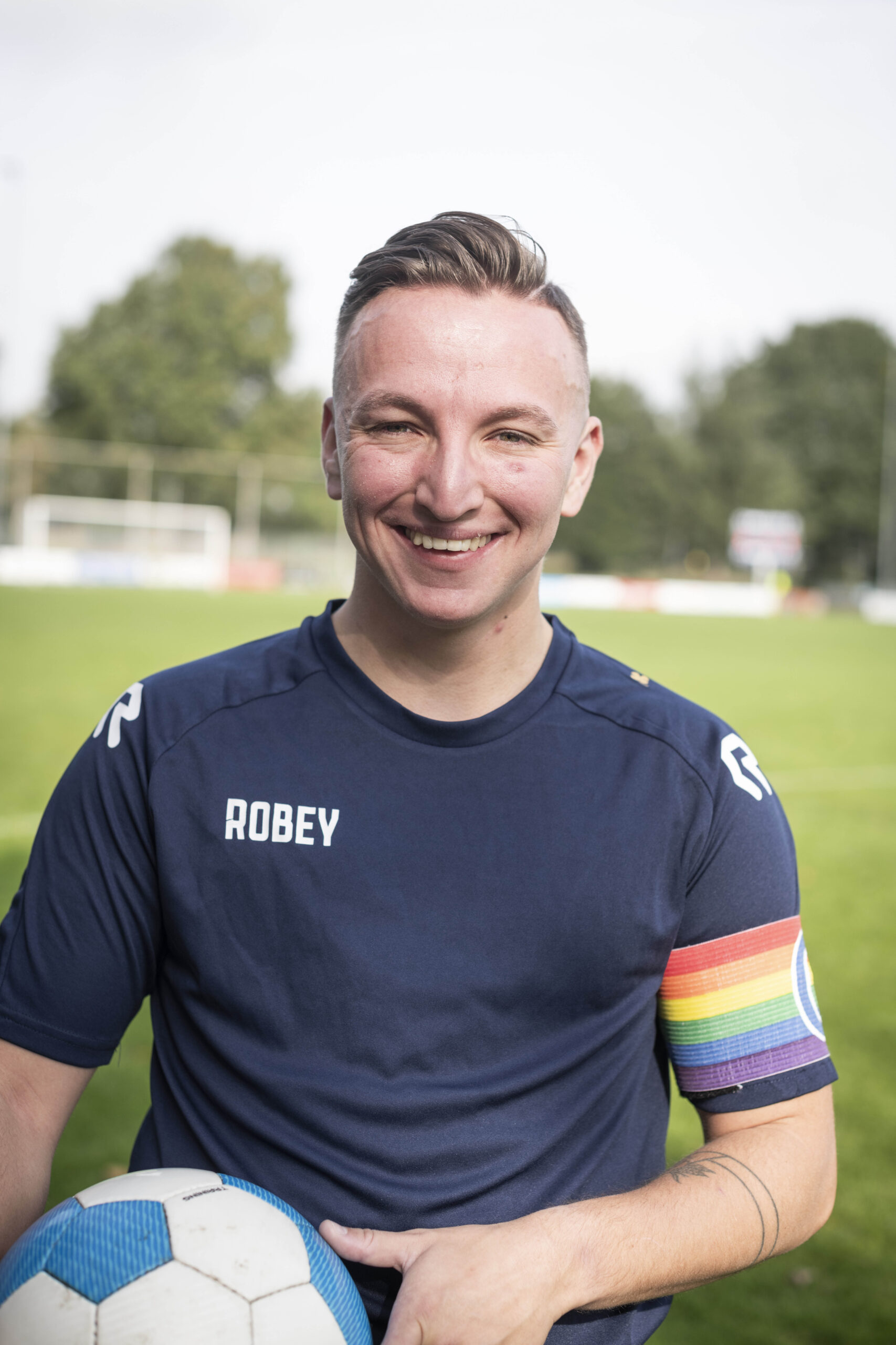 Dylan met een voetbal