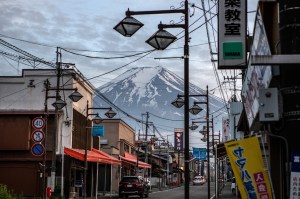 its-nearly-november-and-mount-fuji-still-doesnt-have-snow-at-its-peak