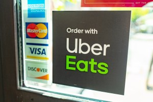 restaurant-tells-ubereats-customer-to-give-their-driver-1-star