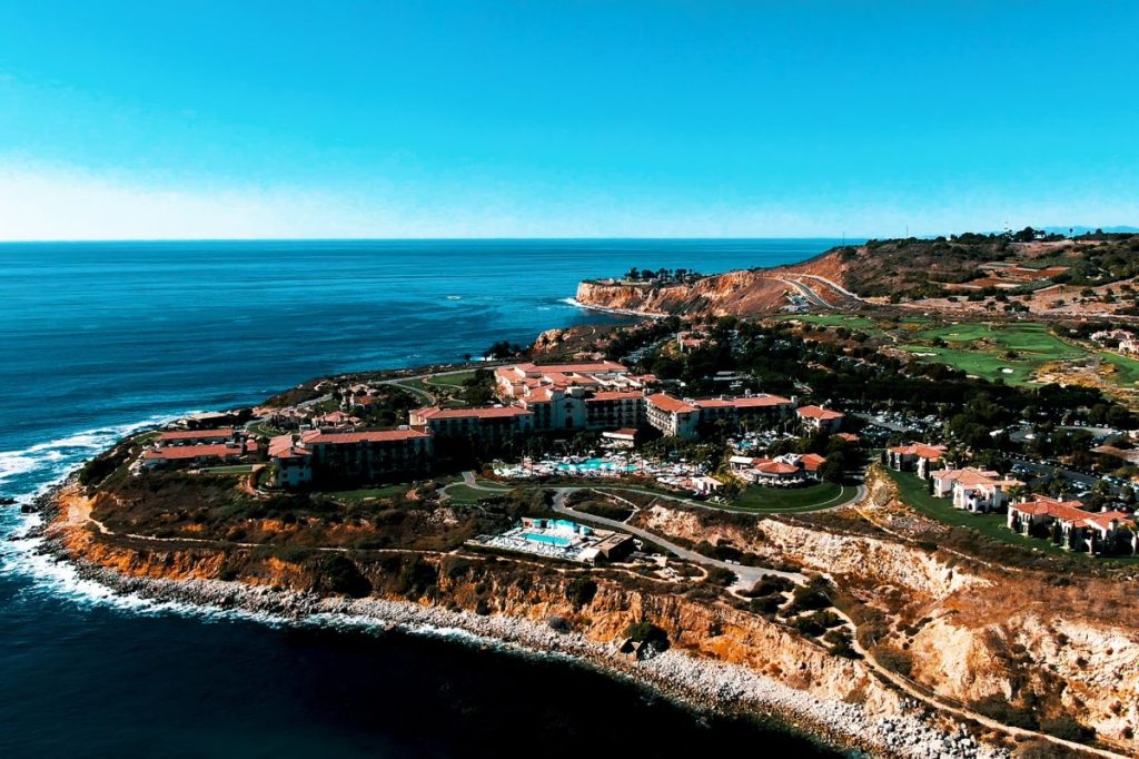 this-california-neighborhood-is-sliding-into-the-pacific-ocean