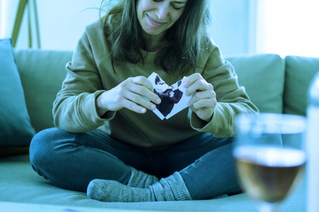 should-you-keep-photos-of-your-ex