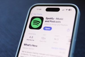 spotify-gloats-about-breaking-free-from-apple